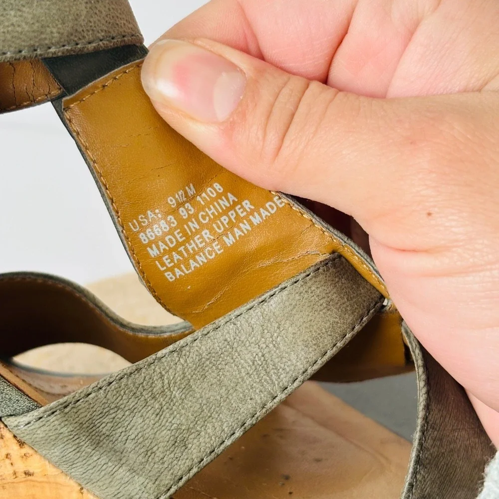 Clarks Women's‎ 9.5 Miami Beach Green Wedge Sandals Leather Embelished Cork